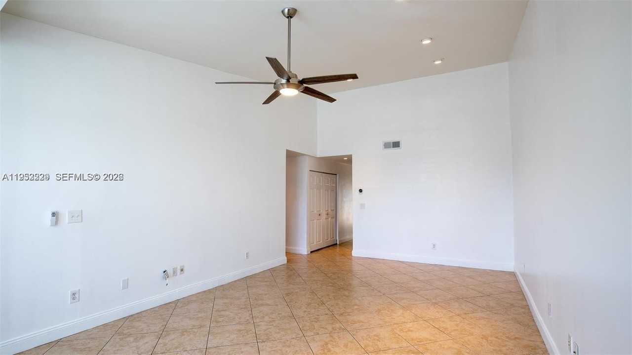 14206 Sw 97th Ter - Photo 5 of 33