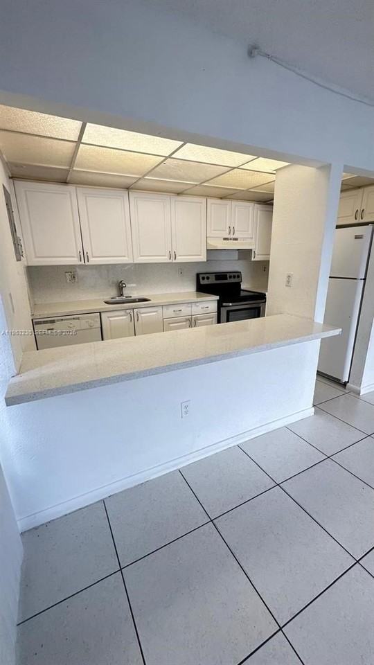 17650 Nw 68th Ave - Photo 5 of 29