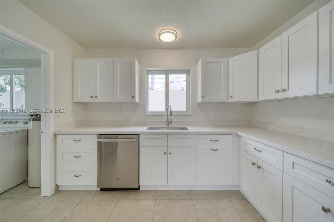 9557 Sw 40th Ter #9557 - Photo 3 of 30