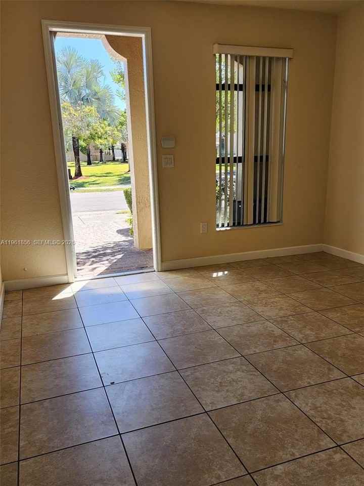 11723 Sw 238th St #11723 - Photo 2 of 8