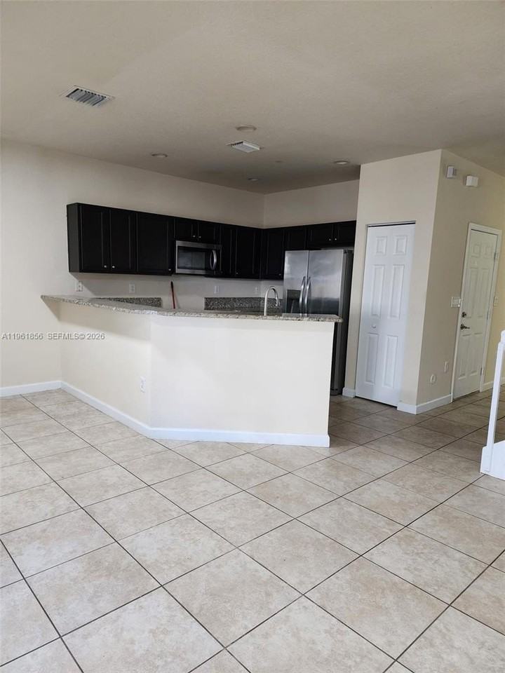 11723 Sw 238th St #11723 - Photo 3 of 8