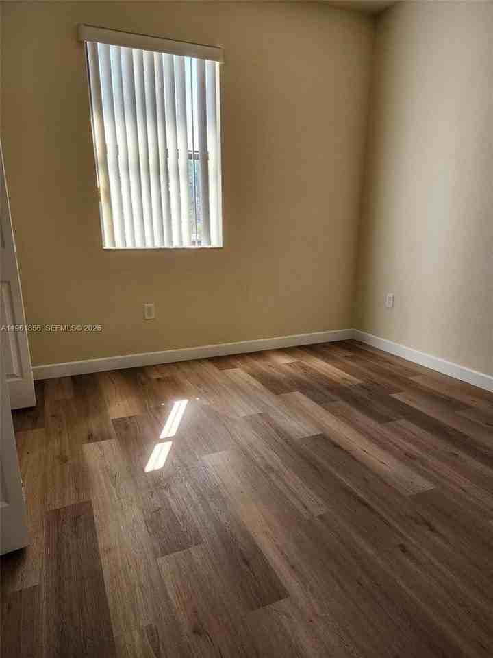 11723 Sw 238th St #11723 - Photo 5 of 8