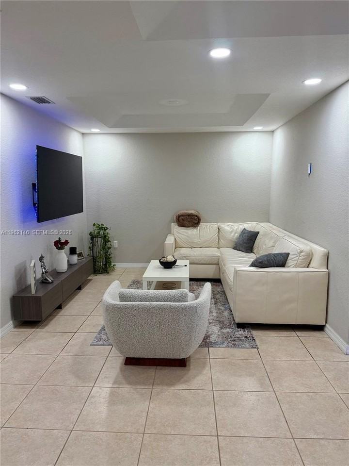 16811 Nw 14th Ave #16811 - Photo 4 of 24