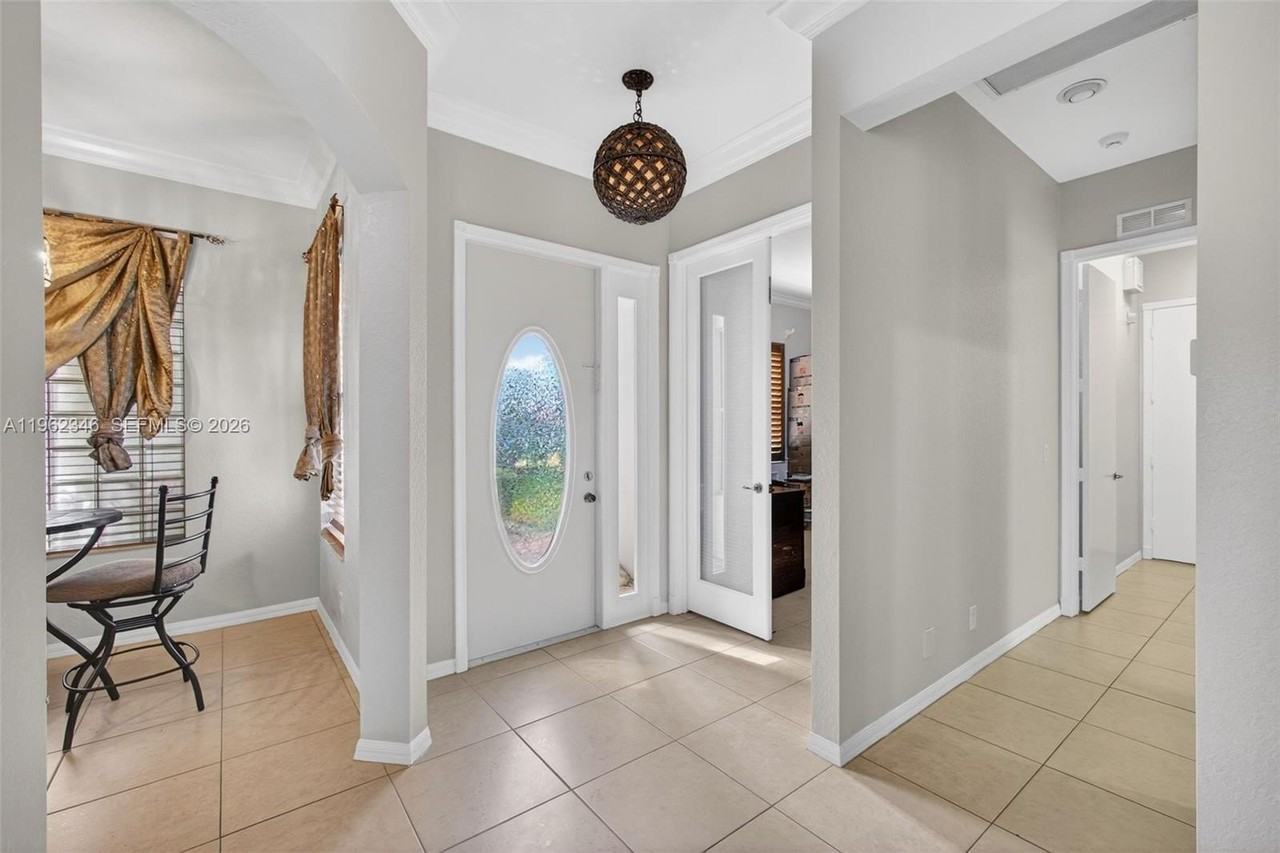 240 Isle Verde Way - Photo 4 of 22