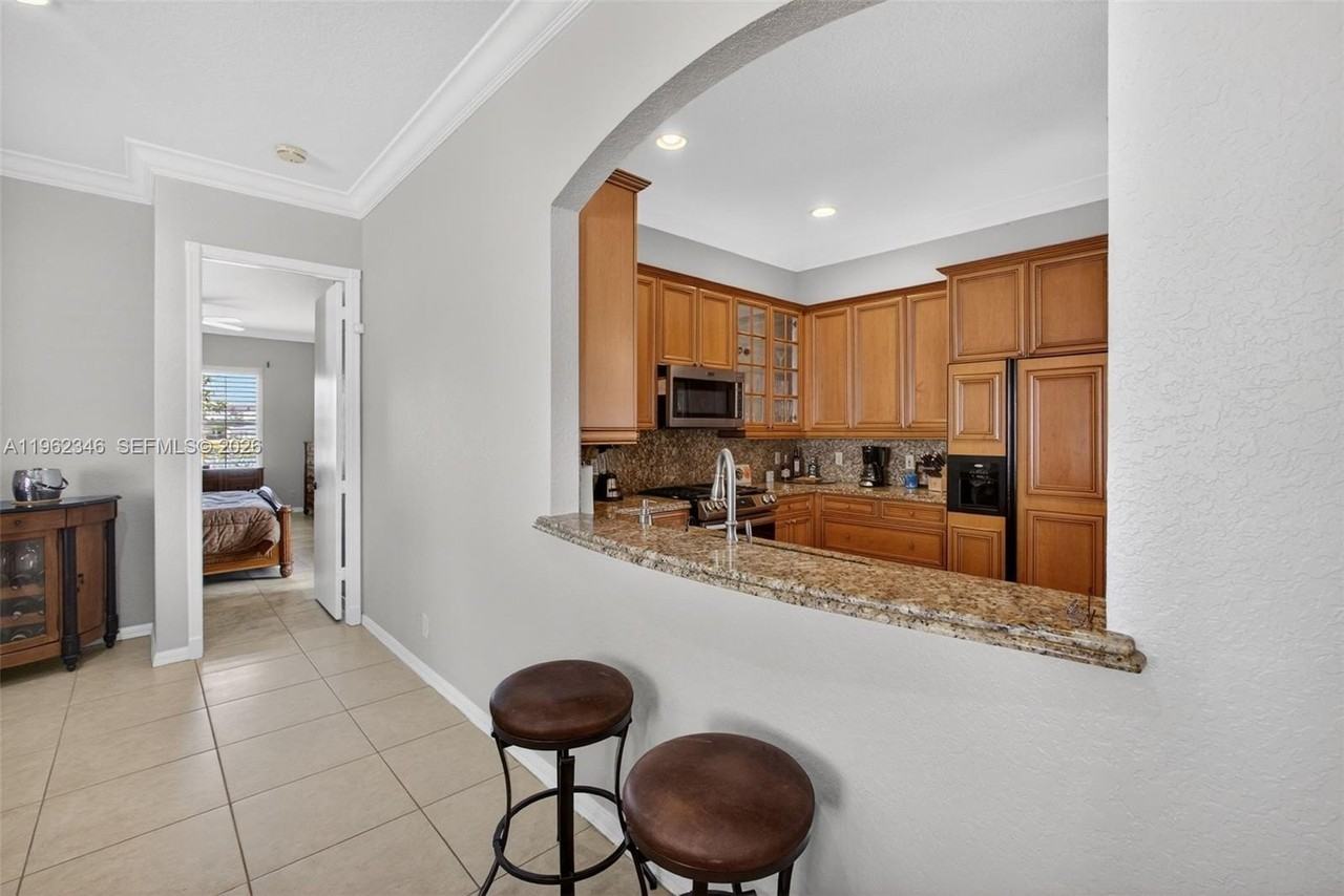 240 Isle Verde Way - Photo 7 of 22