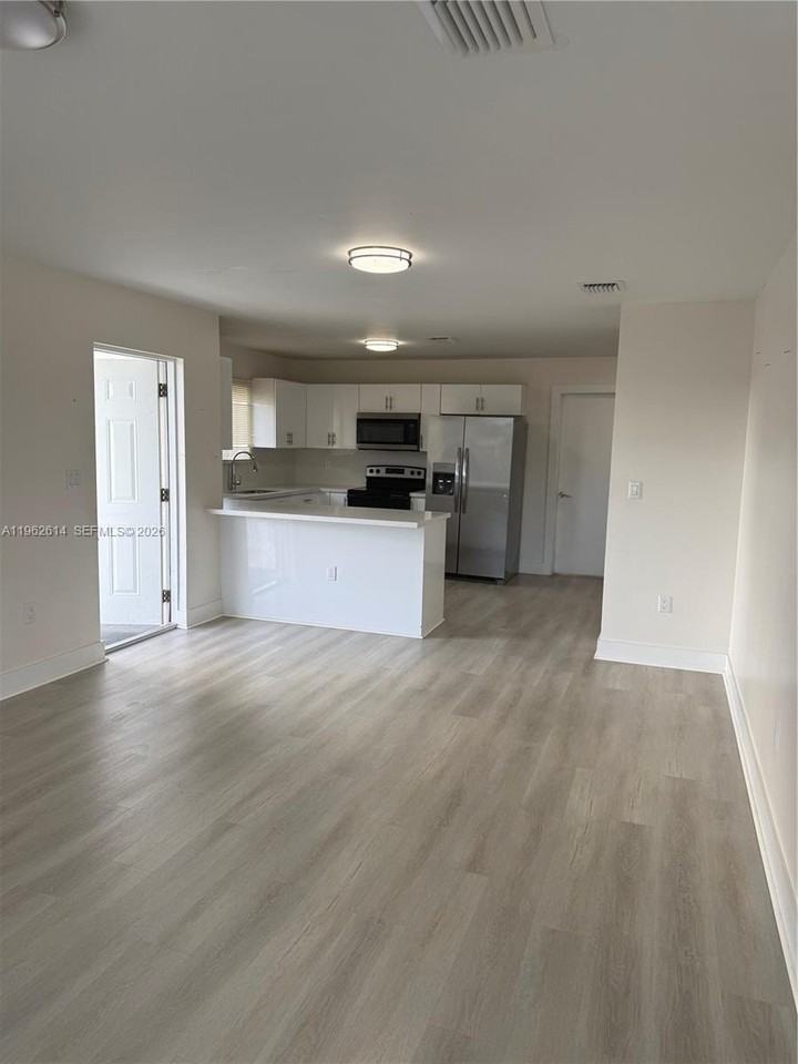 10386 Sw 173rd St #0 - Photo 5 of 19