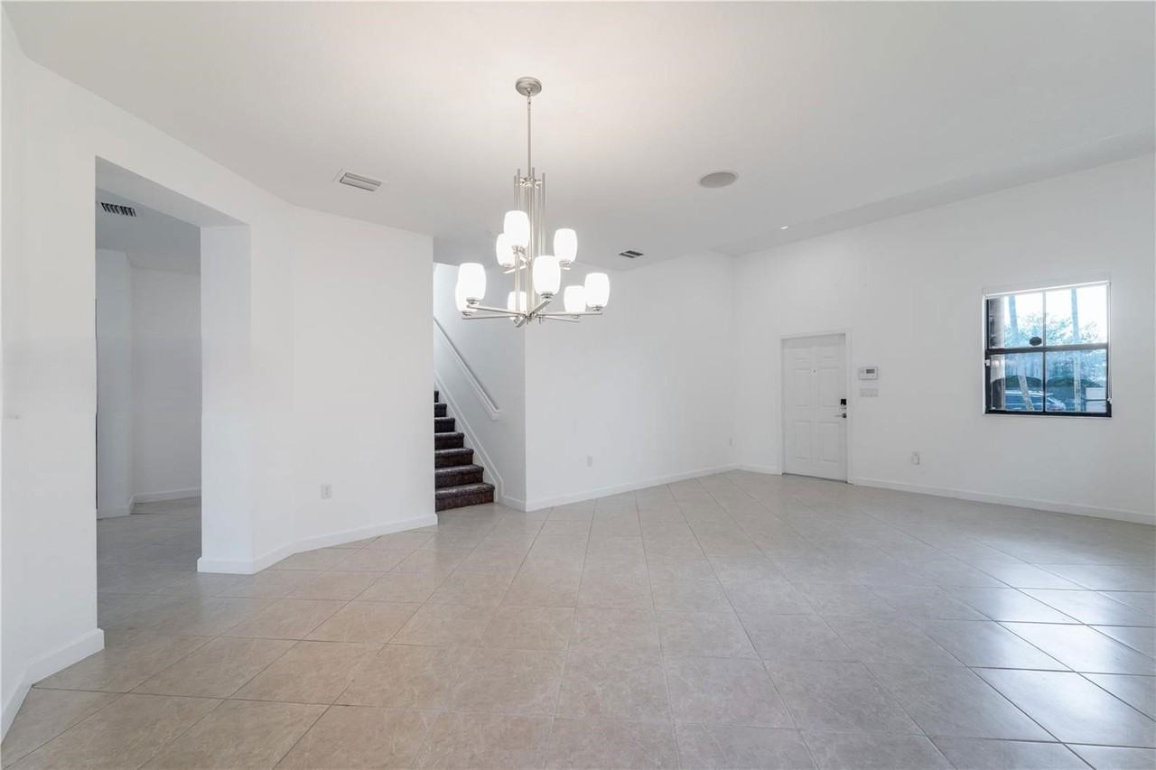 128 Nw 128th Ave - Photo 6 of 8