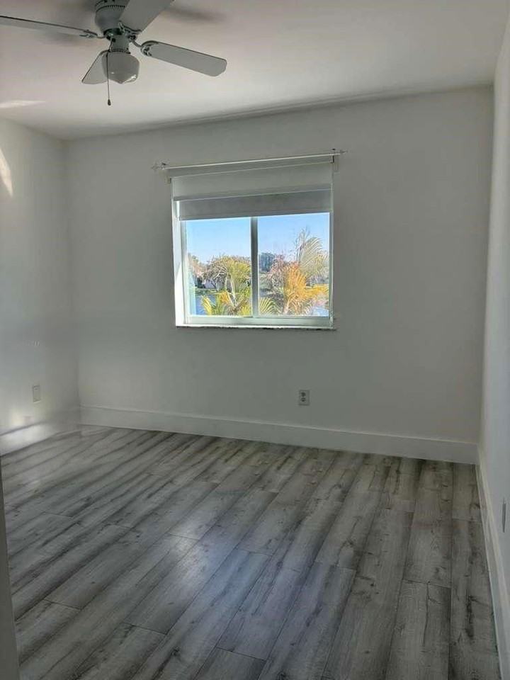 11705 Nw 12th St - Photo 3 of 8