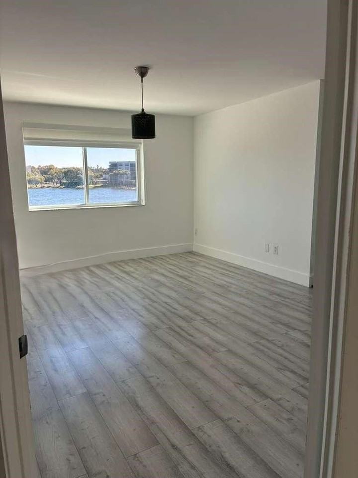 11705 Nw 12th St - Photo 6 of 8