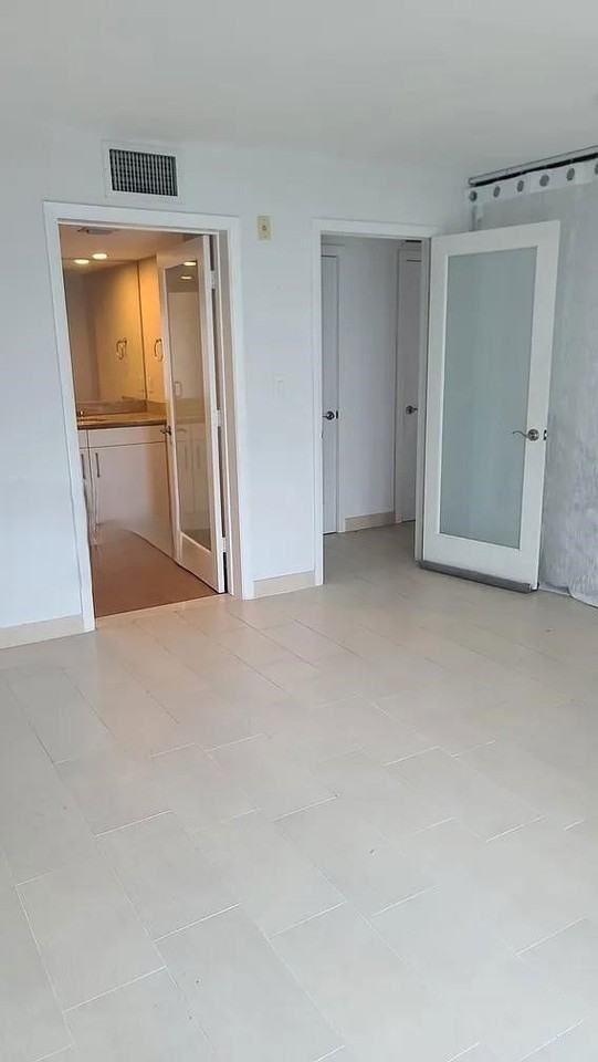 7744 Collins Ave #15 - Photo 5 of 8