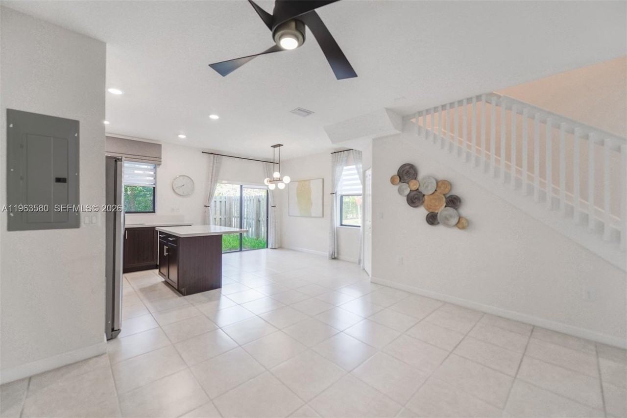 20814 Ne 5th Ct #20814 - Photo 2 of 48