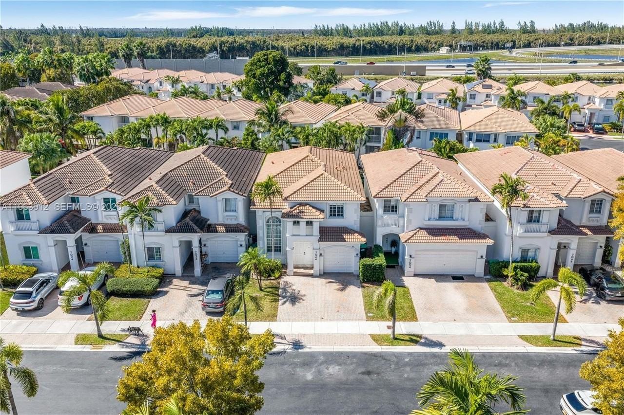 7044 Nw 115th Ct - Photo 2 of 43