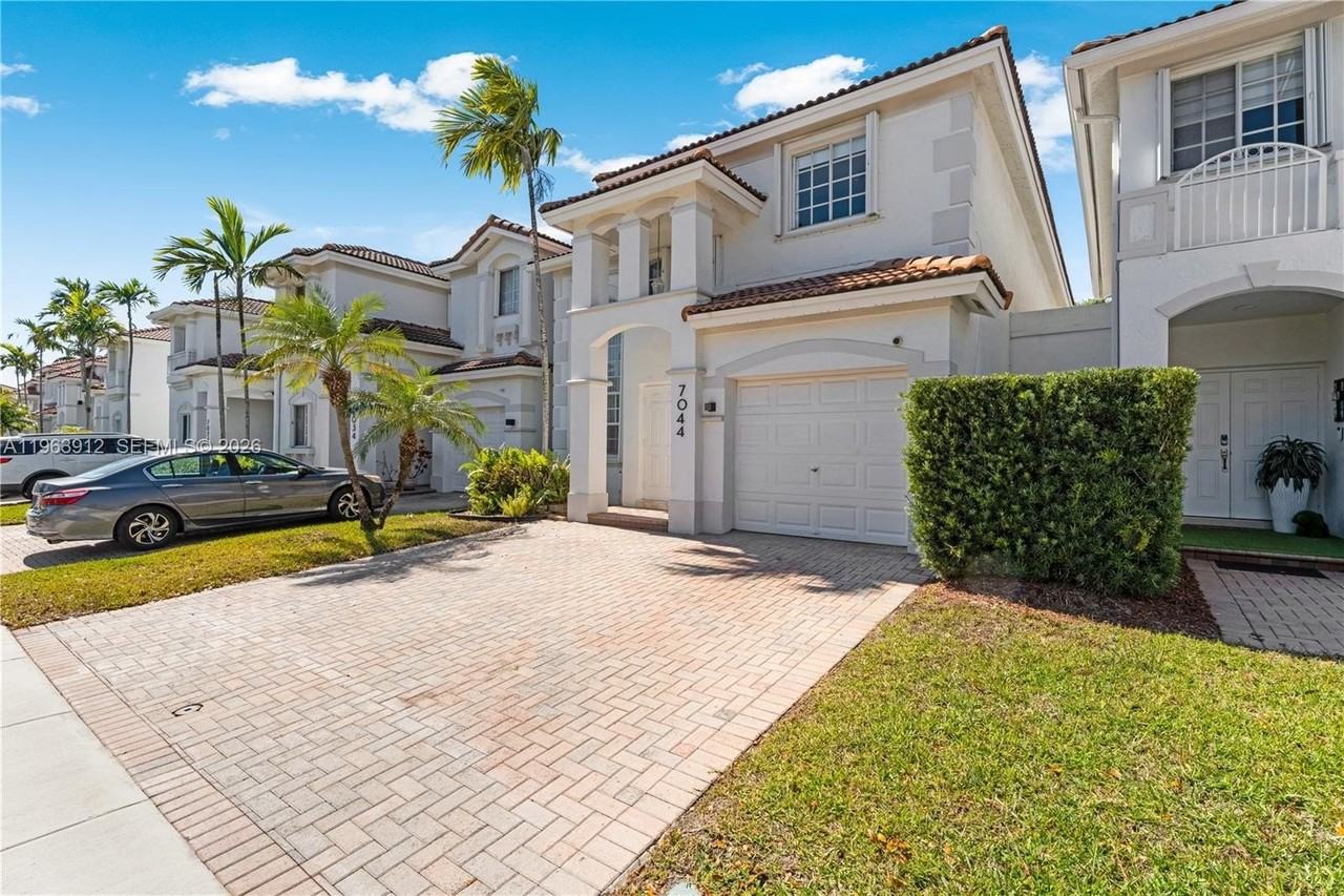 7044 Nw 115th Ct - Photo 3 of 43