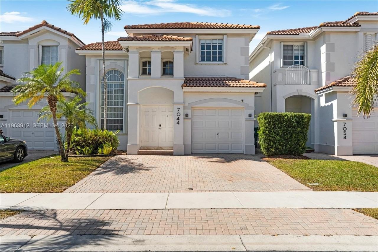 7044 Nw 115th Ct - Photo 4 of 43