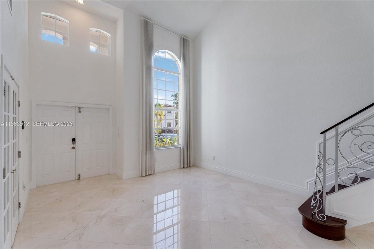 7044 Nw 115th Ct - Photo 6 of 43