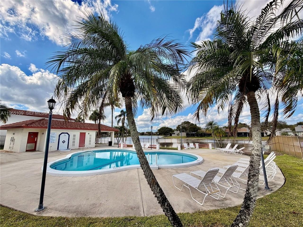 1086 N Hiatus Rd #1086 - Photo 4 of 23