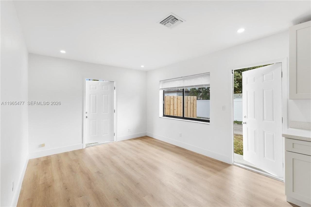 1918 Taft St #2 - Photo 2 of 22