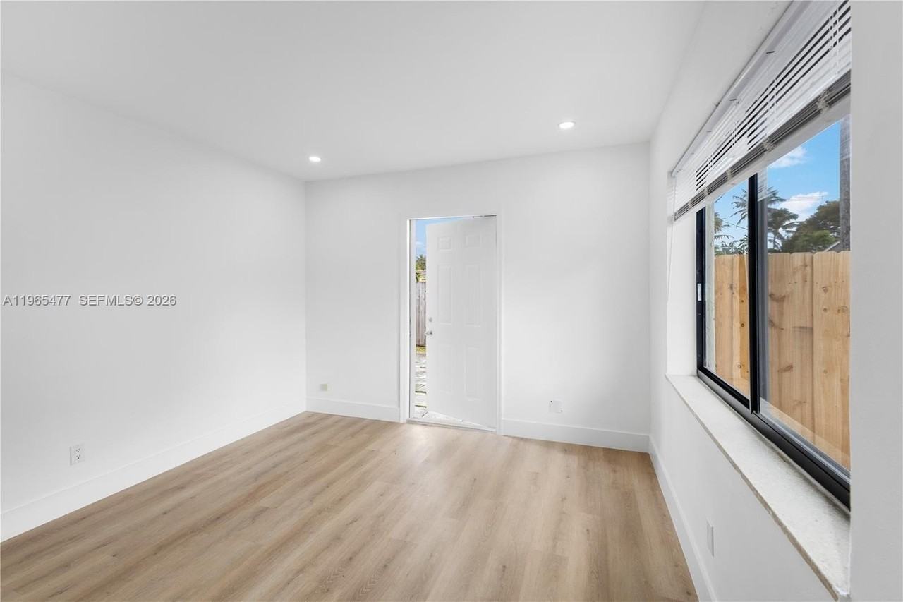 1918 Taft St #2 - Photo 3 of 22