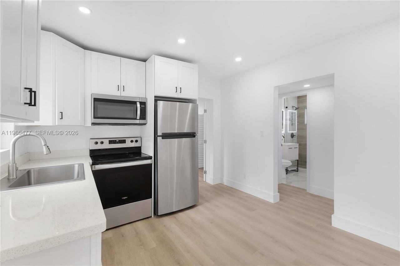 1918 Taft St #2 - Photo 6 of 22