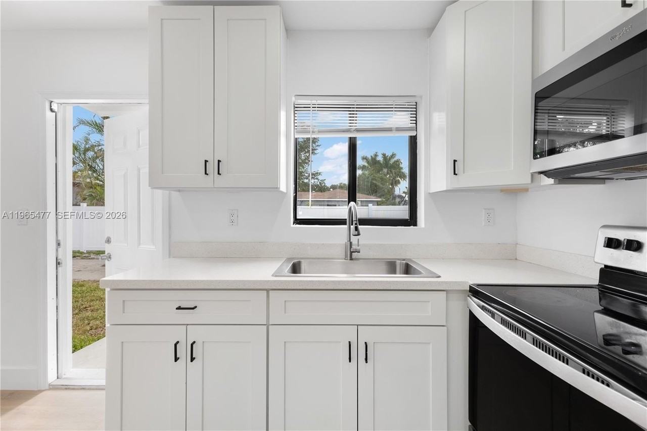 1918 Taft St #2 - Photo 7 of 22