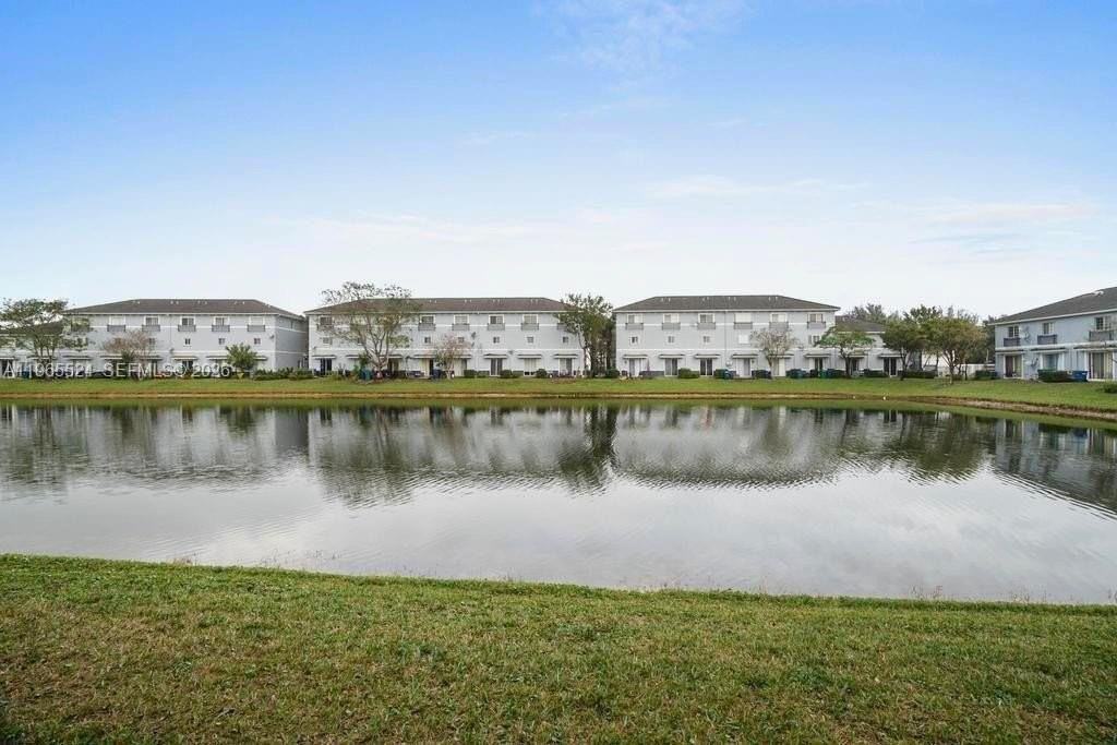 3429 Nw 13th St - Photo 2 of 33