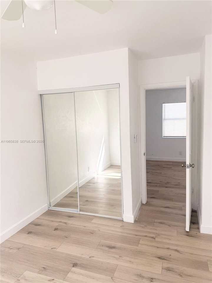 125 Sw 5th Ct #1-3 - Photo 3 of 4