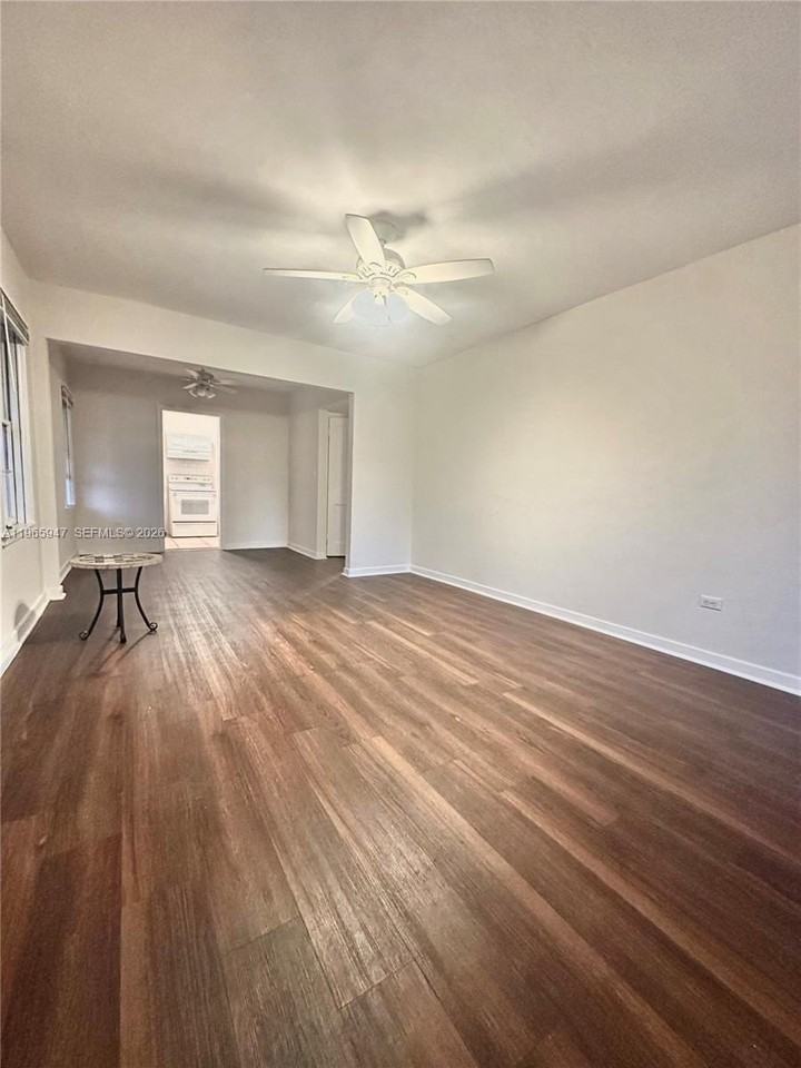 430 76th St #4 - Photo 4 of 20