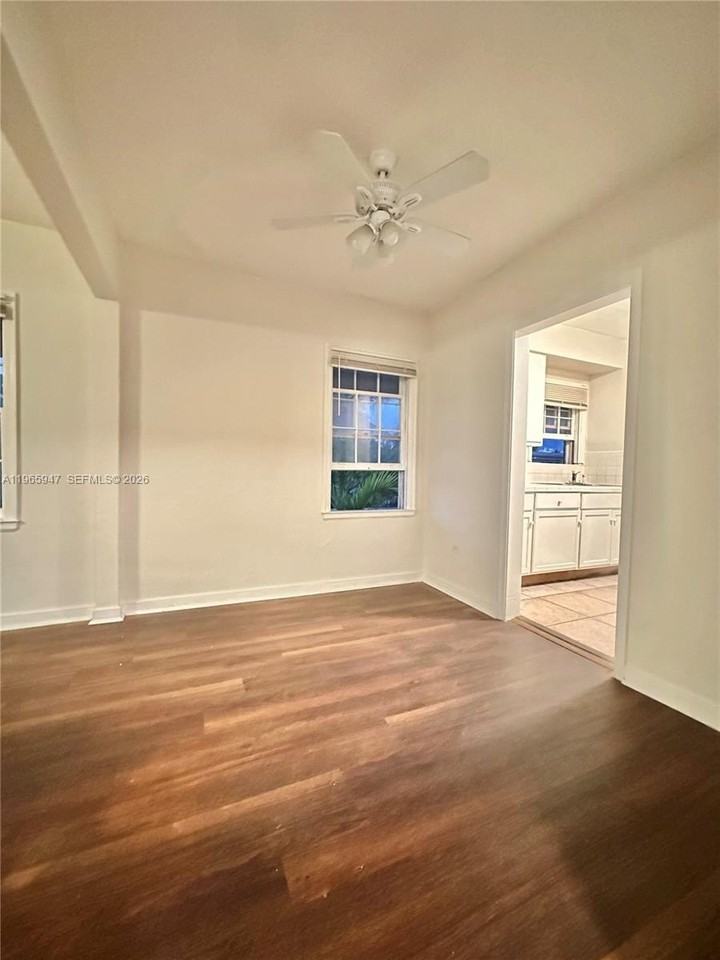 430 76th St #4 - Photo 5 of 20