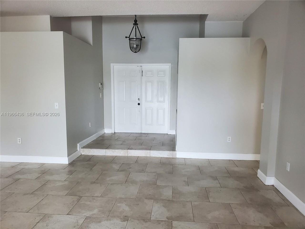 1821 Se 14th Cir #0 - Photo 2 of 13