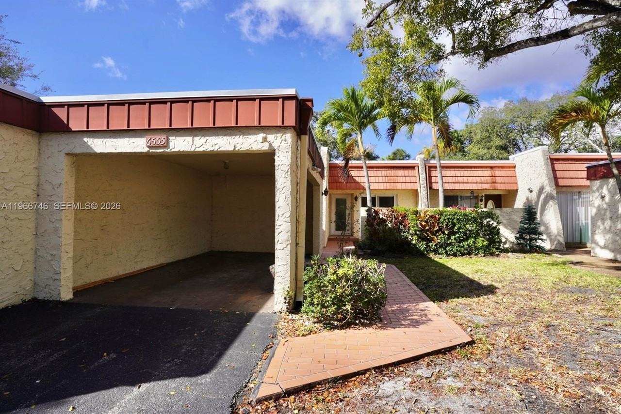 6555 Nw 99th Ave #B20 - Photo 3 of 25