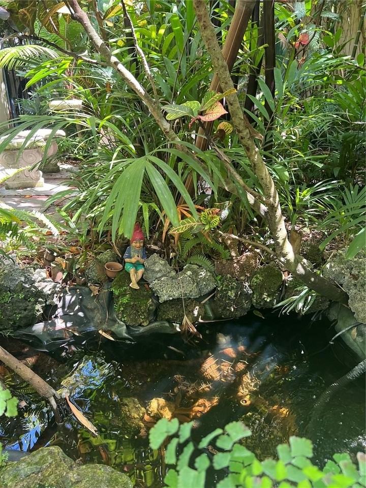 814 Michigan Ave #814 - Photo 2 of 31