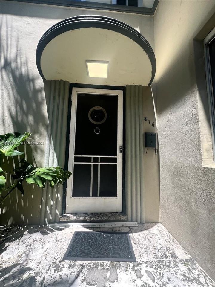 814 Michigan Ave #814 - Photo 5 of 31