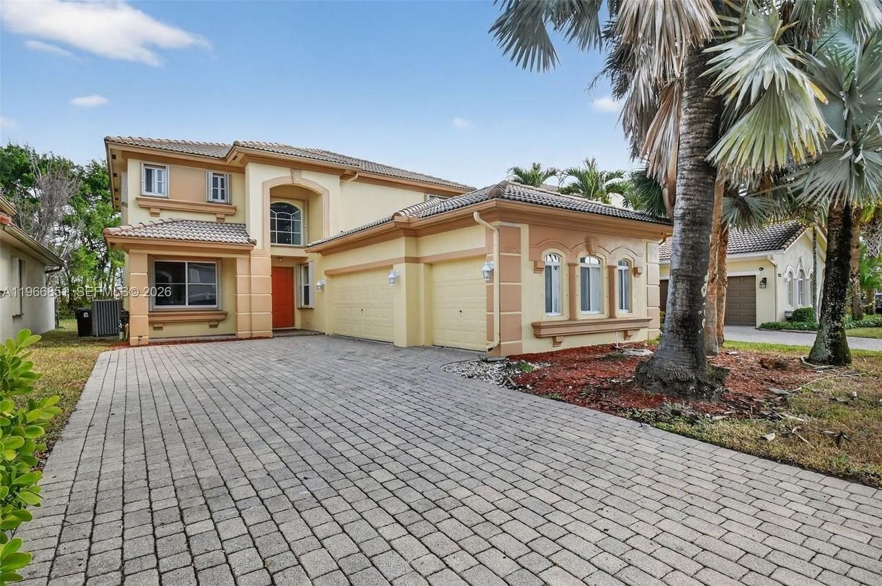 9041 Silver Glen Way - Photo 3 of 50