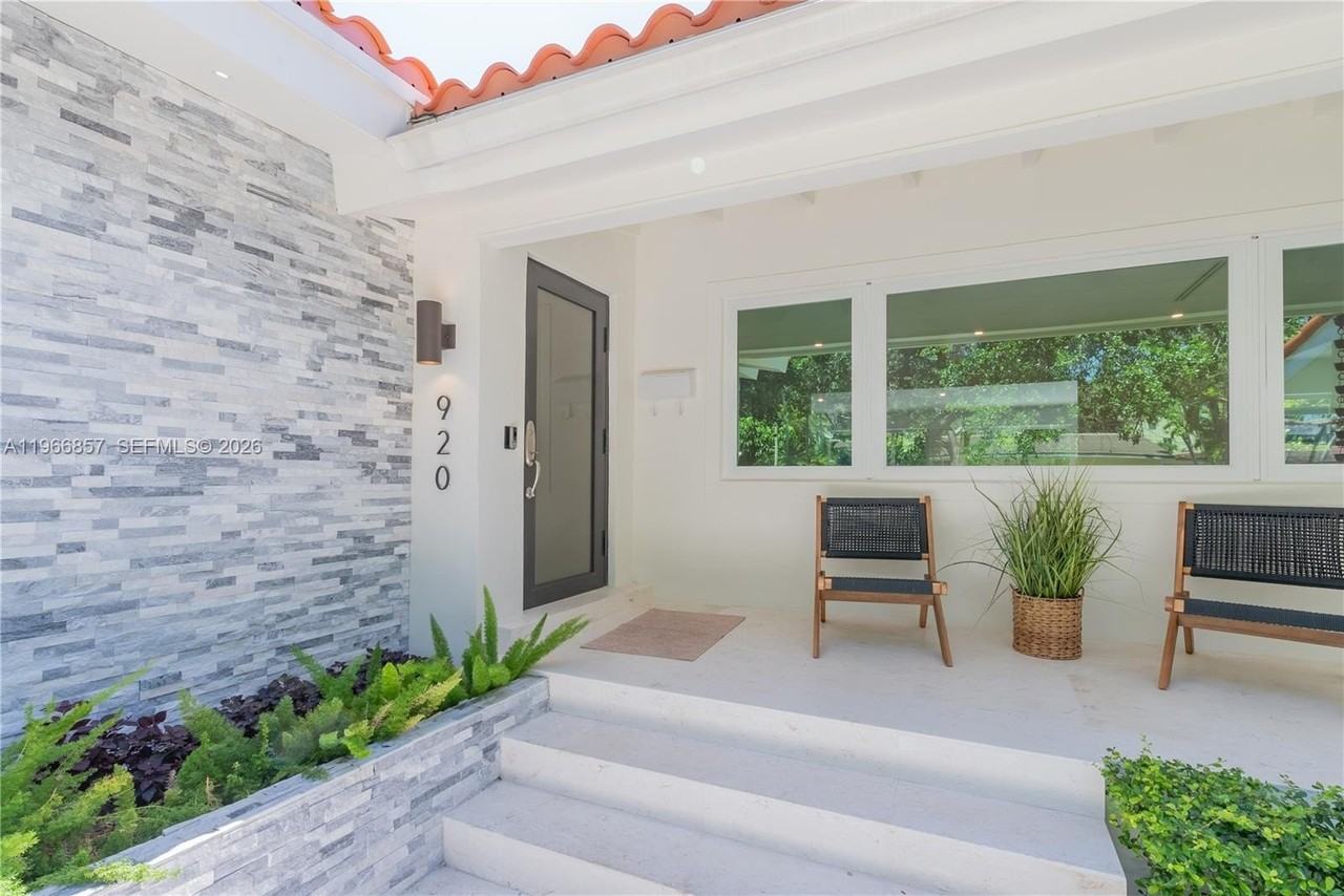 920 Alava Ave - Photo 3 of 43