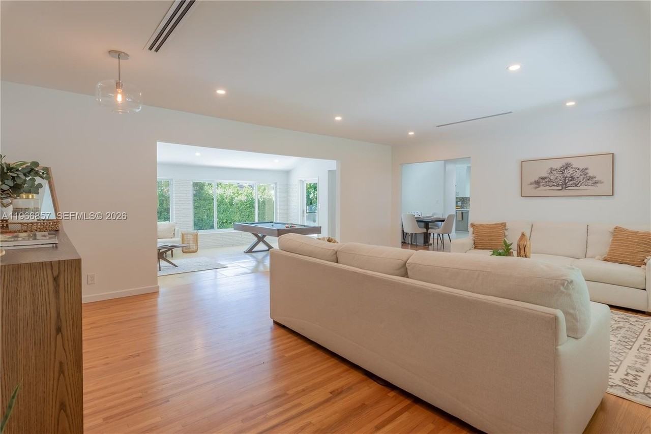 920 Alava Ave - Photo 4 of 43