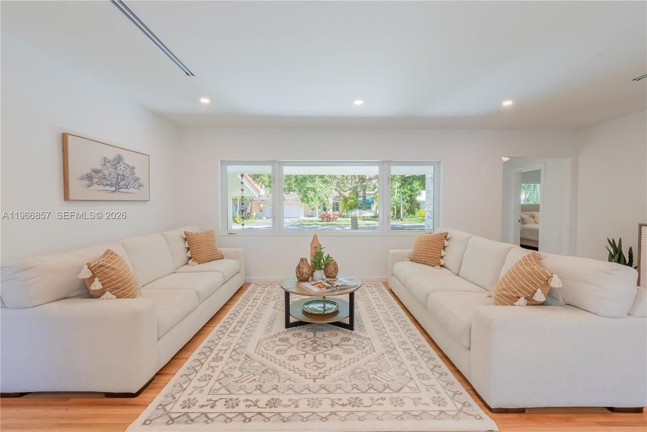 920 Alava Ave - Photo 7 of 43