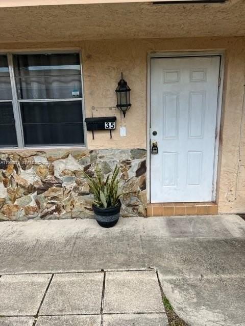 31 Sw 8th Ct #1-2 - Photo 2 of 11