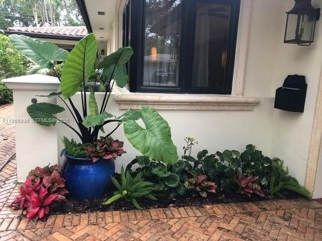 721 Tibidabo Ave - Photo 4 of 39