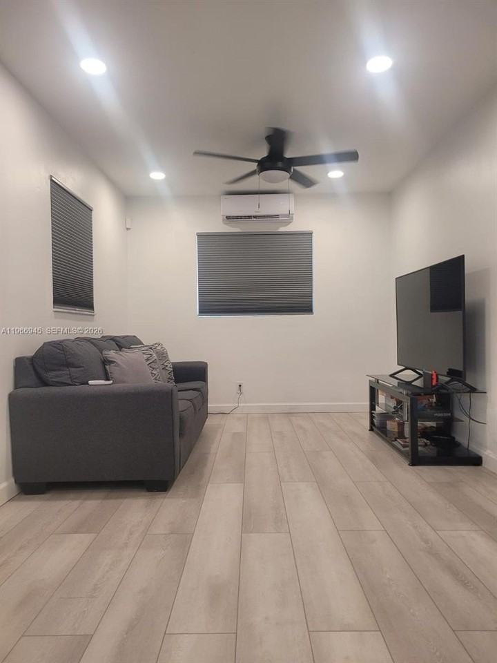 2891 Nw 14th St #2 - Photo 3 of 12