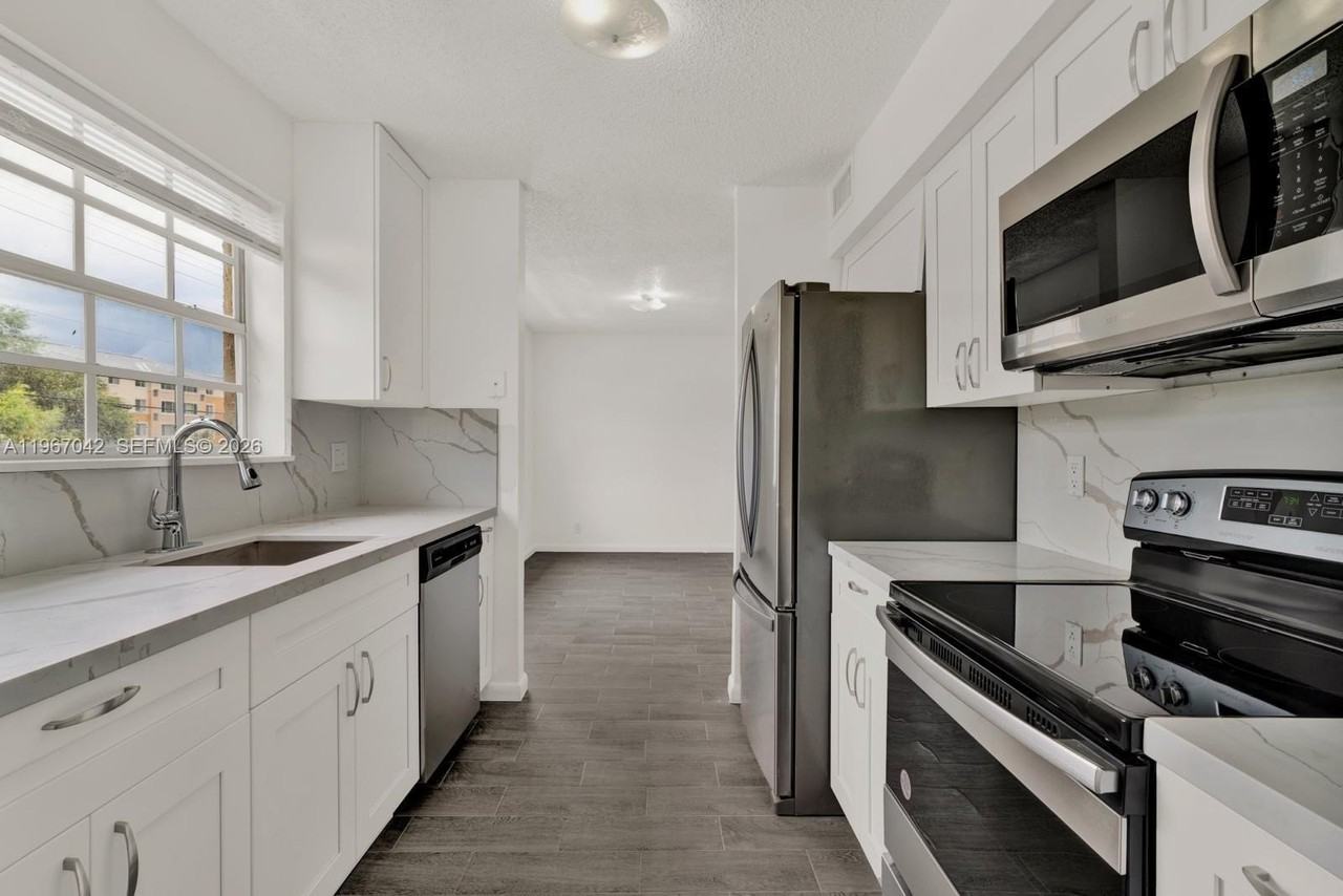8621 Sw 5th St #201 - Photo 5 of 11
