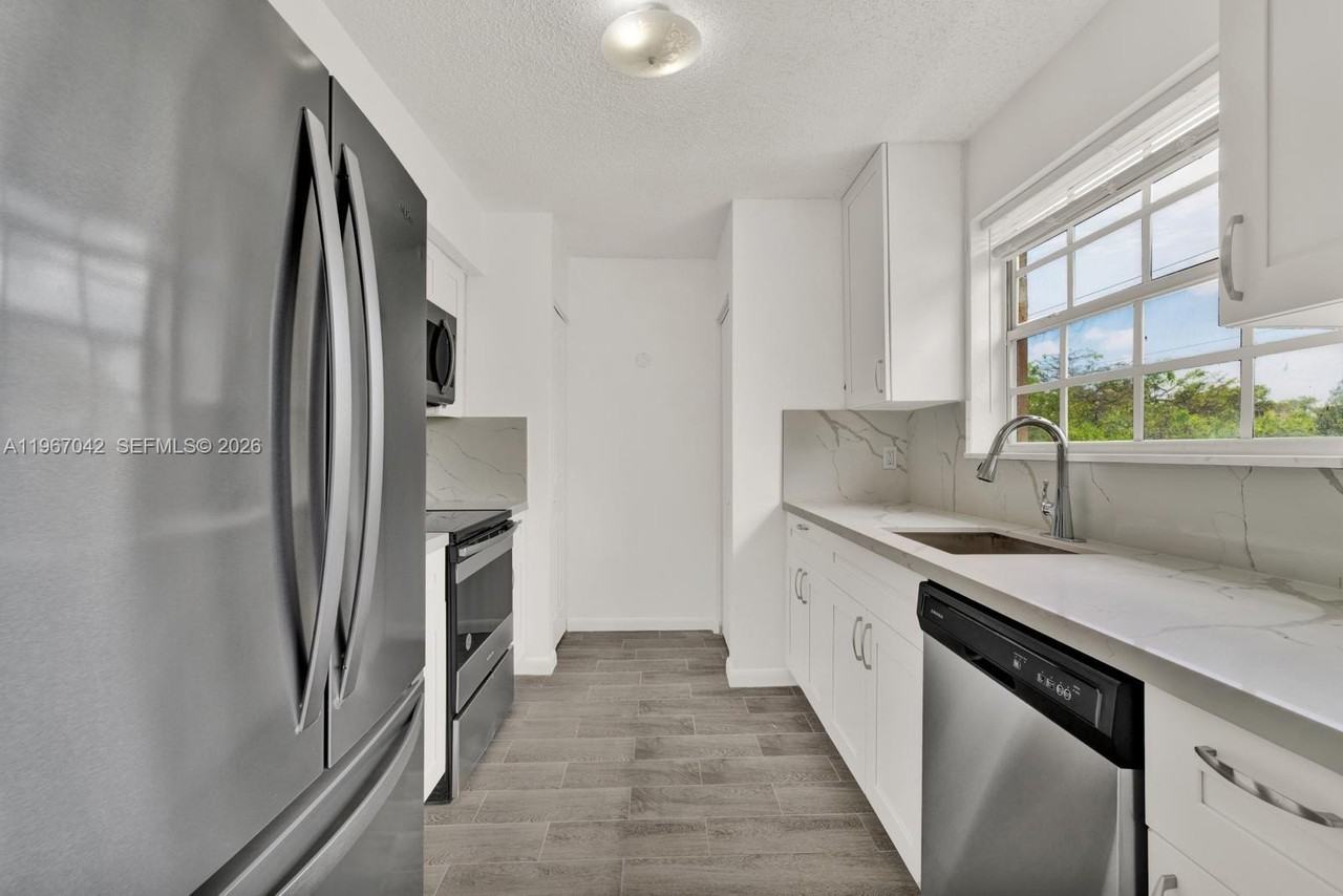 8621 Sw 5th St #201 - Photo 6 of 11