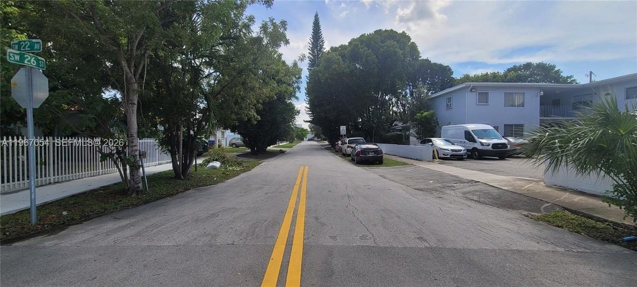 2601 Sw 22nd Ave #6 - Photo 2 of 10