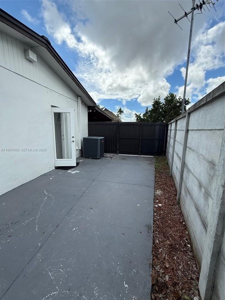 13030 Sw 80th St #1 - Photo 4 of 4