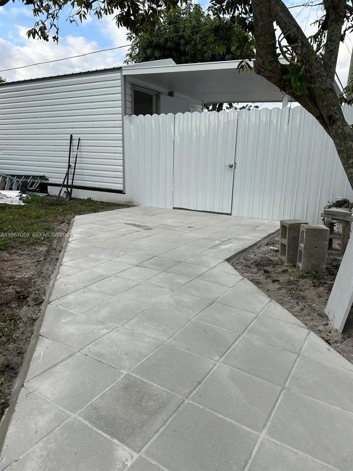 235 W 16th St - Photo 3 of 17