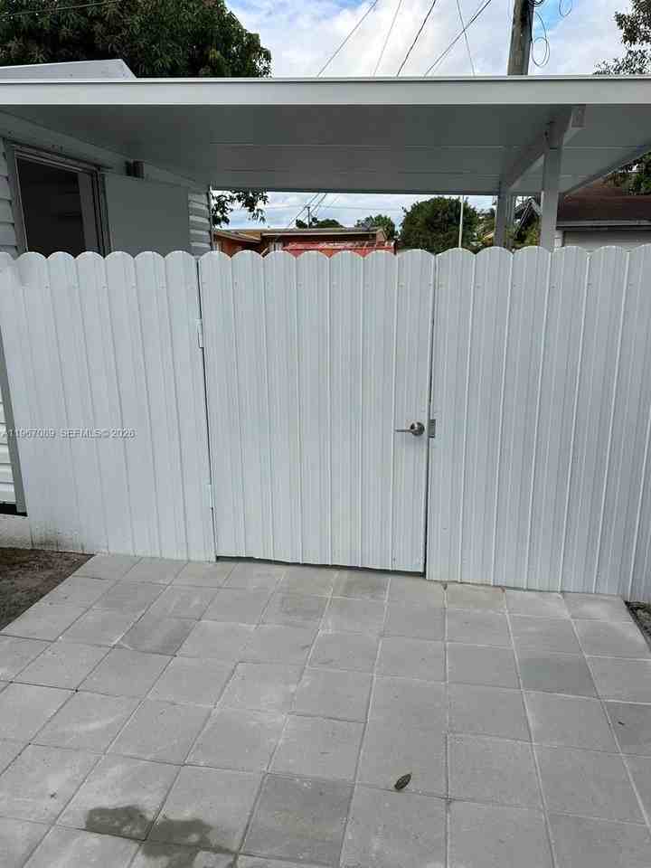 235 W 16th St - Photo 5 of 17