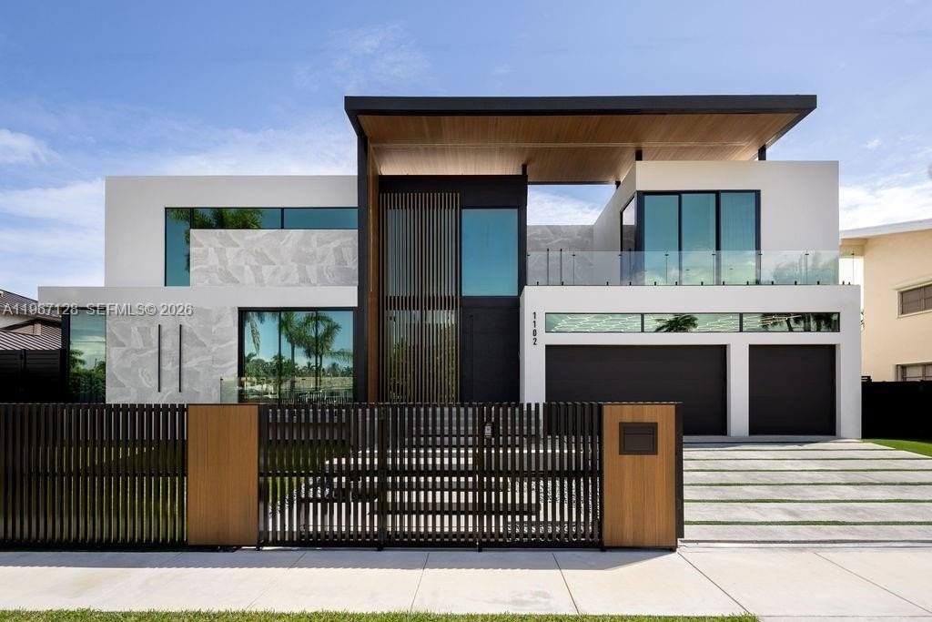 1102 Washington St - Photo 2 of 34