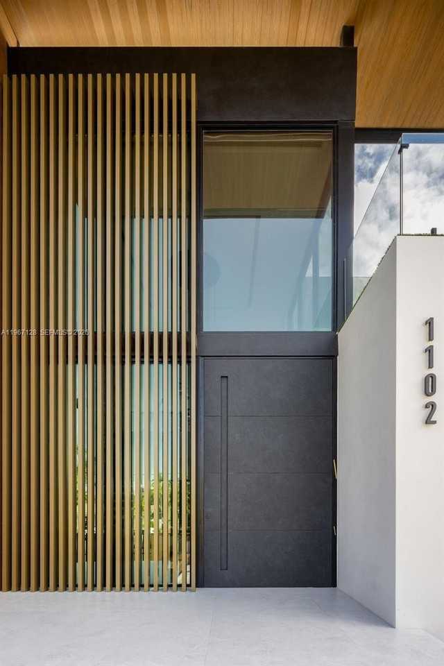 1102 Washington St - Photo 5 of 34