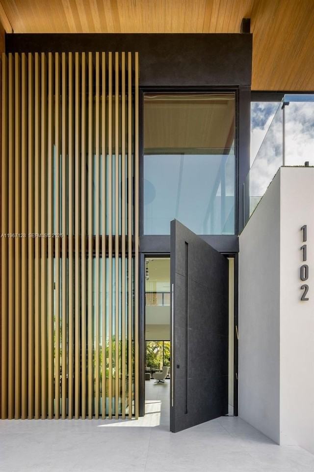 1102 Washington St - Photo 6 of 34