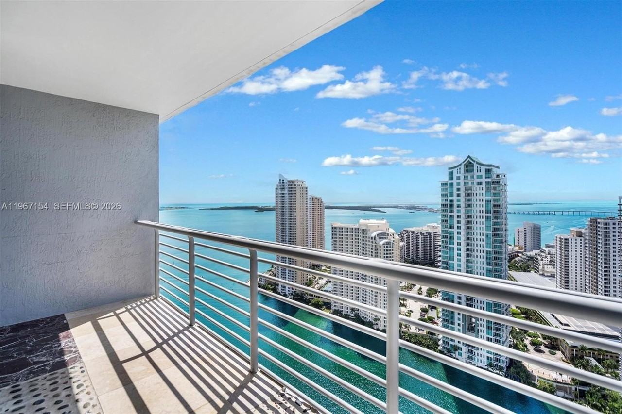 325 S Biscayne Blvd #4115 - Photo 5 of 42