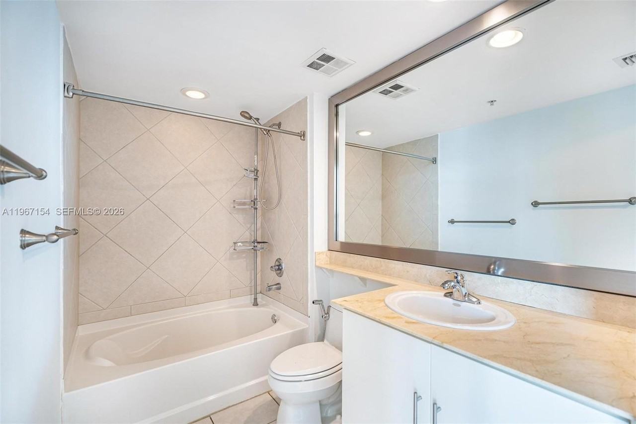 325 S Biscayne Blvd #4115 - Photo 7 of 42